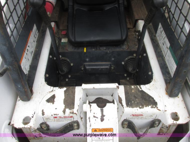image for item J2413 2000 Bobcat 863 skid steer
