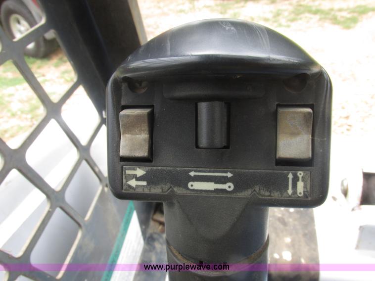 image for item J2413 2000 Bobcat 863 skid steer