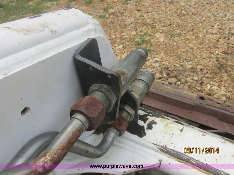 image for item J2413 2000 Bobcat 863 skid steer