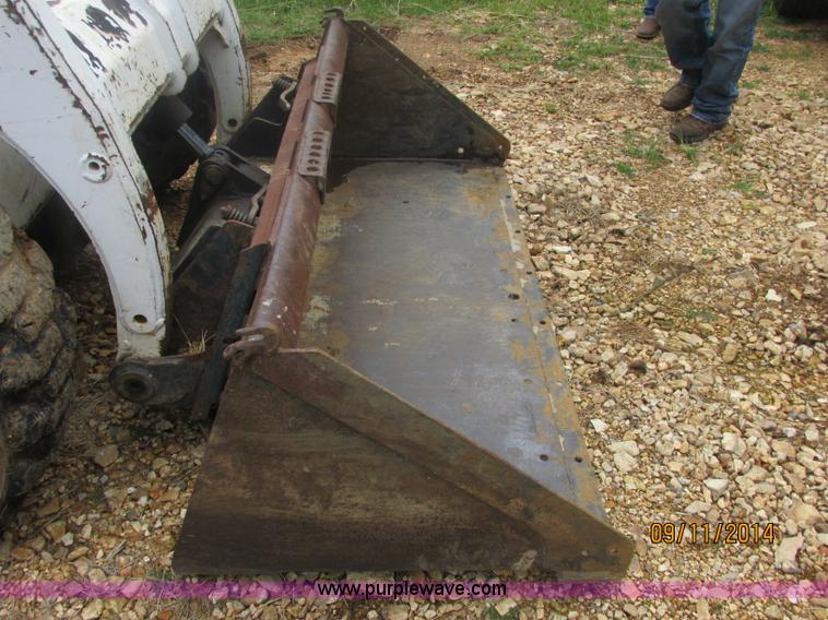 image for item J2413 2000 Bobcat 863 skid steer