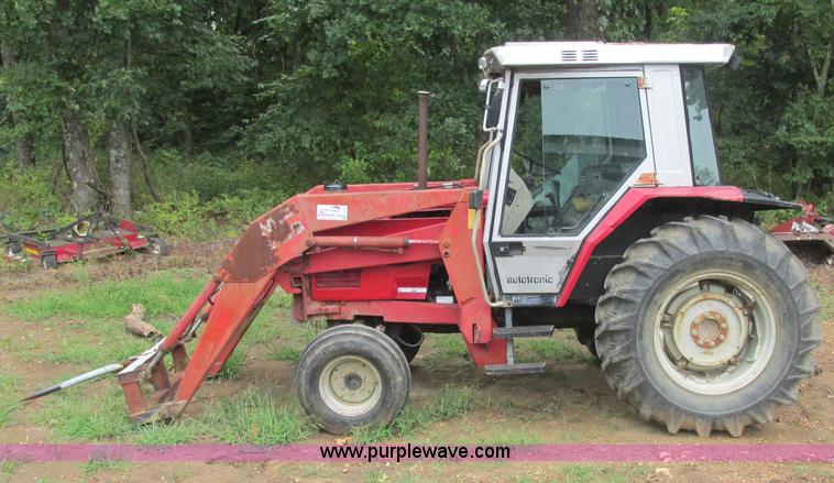 image for item J2417 Massey-Ferguson 3060 tractor