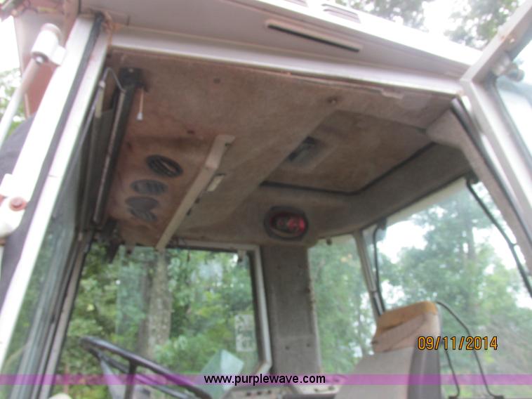 image for item J2417 Massey-Ferguson 3060 tractor