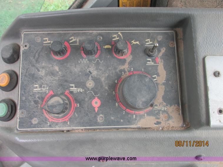 image for item J2417 Massey-Ferguson 3060 tractor