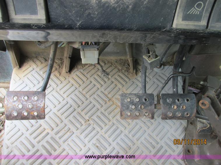 image for item J2417 Massey-Ferguson 3060 tractor