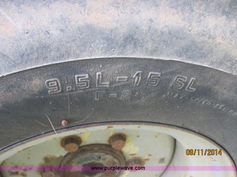 image for item J2417 Massey-Ferguson 3060 tractor