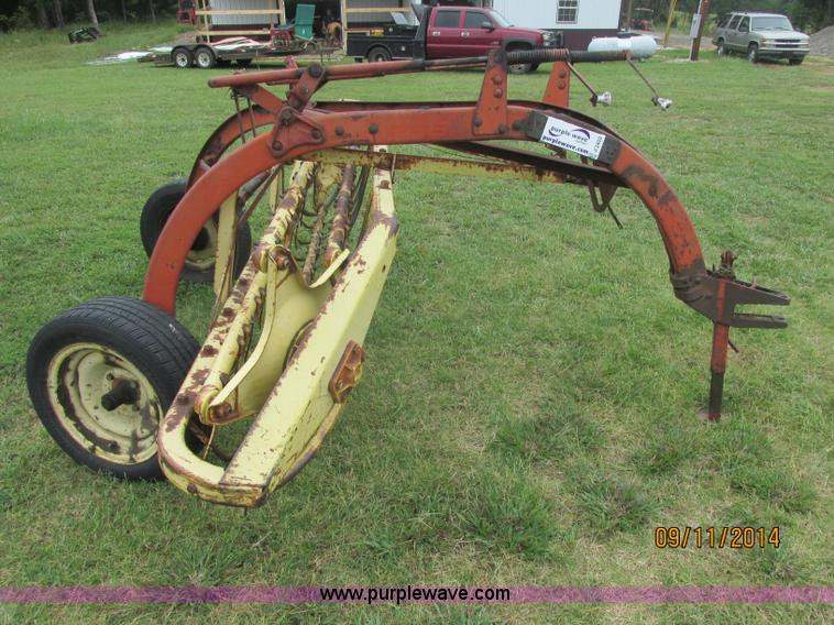 image for item J2422 New Holland 256 roll bar hay rake