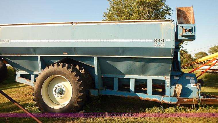 image for item J3123 Kinze 840 row crop grain wagon