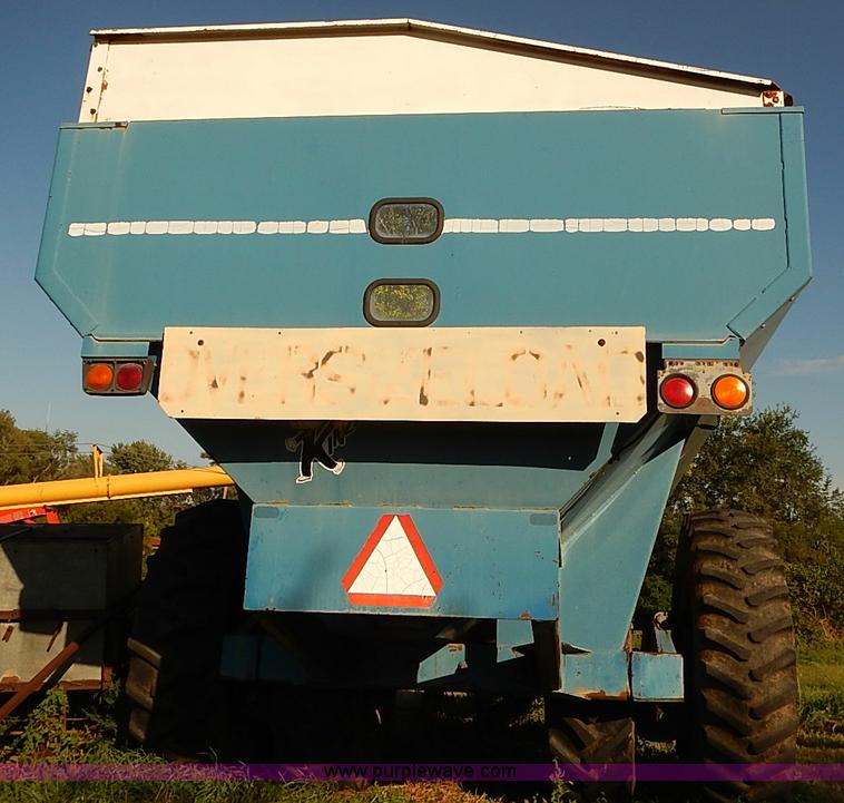 image for item J3123 Kinze 840 row crop grain wagon