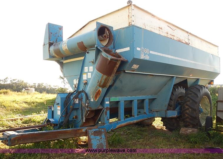 image for item J3123 Kinze 840 row crop grain wagon