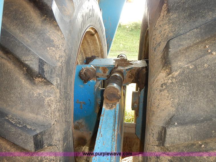 image for item J3123 Kinze 840 row crop grain wagon