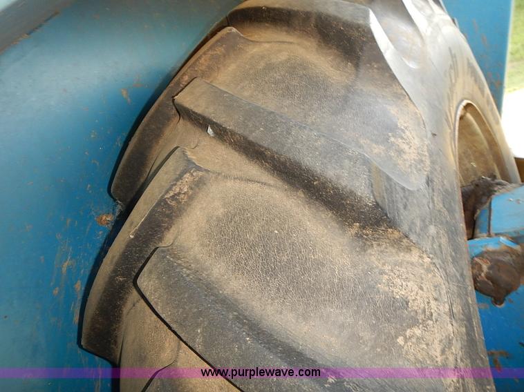 image for item J3123 Kinze 840 row crop grain wagon