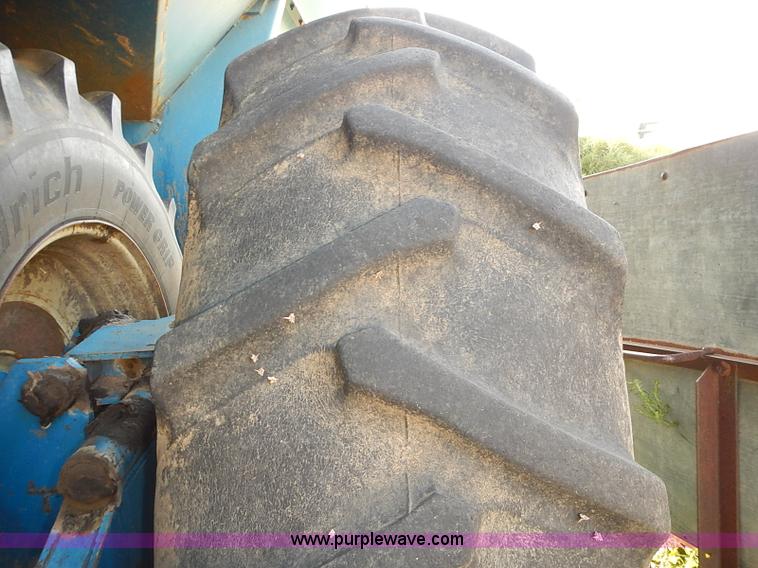 image for item J3123 Kinze 840 row crop grain wagon