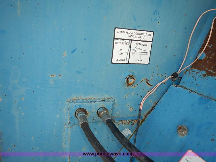 image for item J3123 Kinze 840 row crop grain wagon