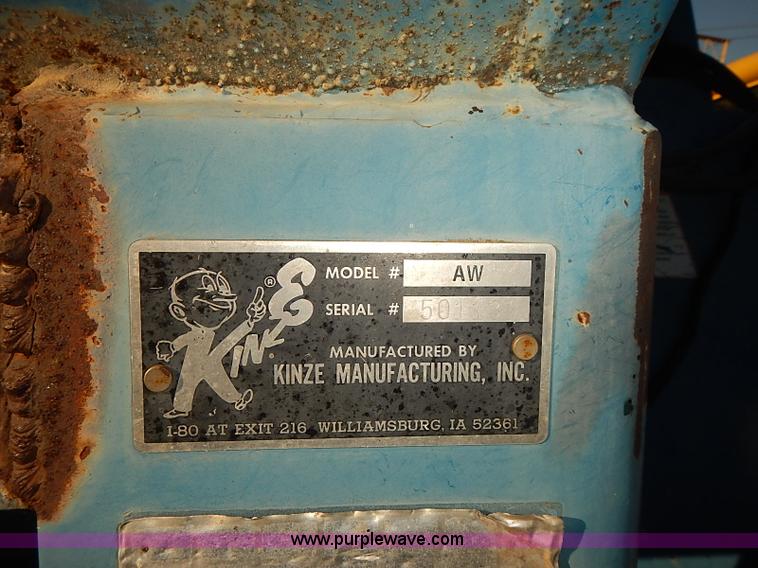 image for item J3123 Kinze 840 row crop grain wagon