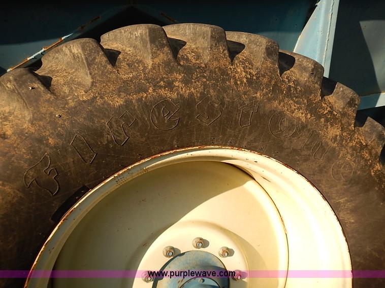 image for item J3123 Kinze 840 row crop grain wagon