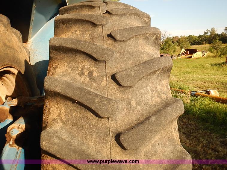 image for item J3123 Kinze 840 row crop grain wagon