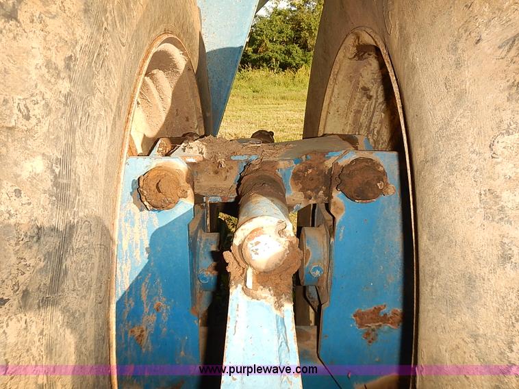 image for item J3123 Kinze 840 row crop grain wagon