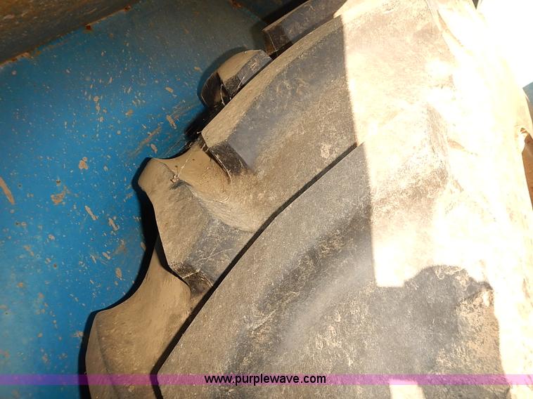 image for item J3123 Kinze 840 row crop grain wagon