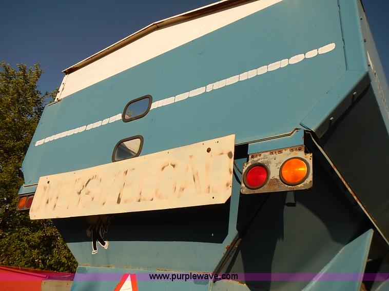 image for item J3123 Kinze 840 row crop grain wagon