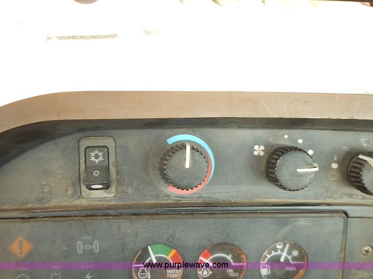 image for item J3124 1998 John Deere 9200 4WD tractor