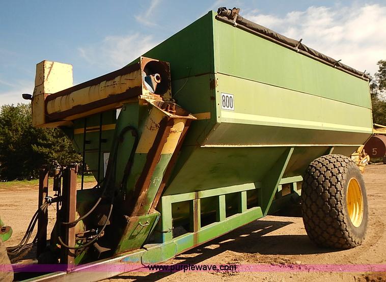 image for item J3125 Kinze 800 grain wagon