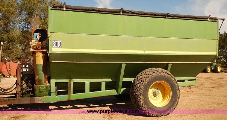 image for item J3125 Kinze 800 grain wagon