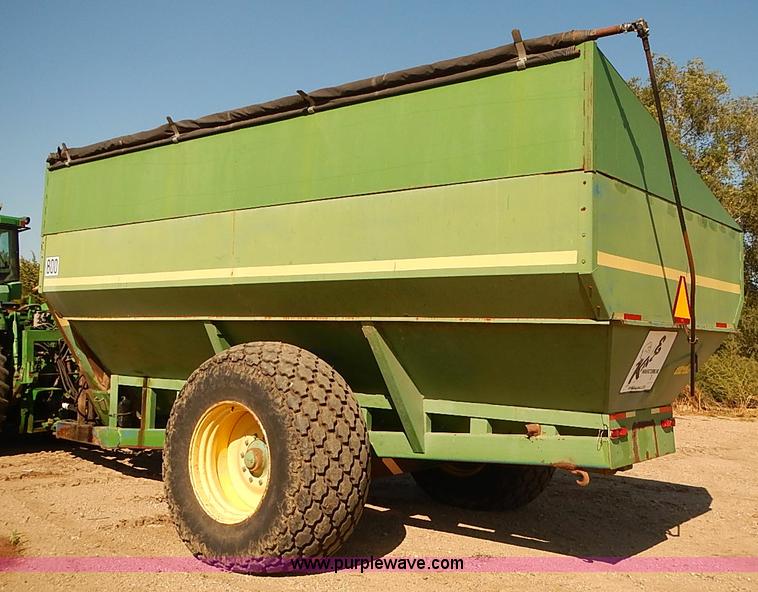 image for item J3125 Kinze 800 grain wagon