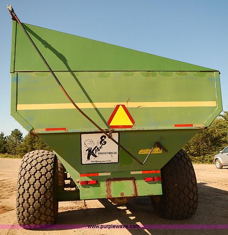 image for item J3125 Kinze 800 grain wagon