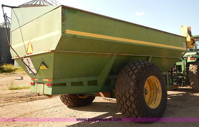 image for item J3125 Kinze 800 grain wagon