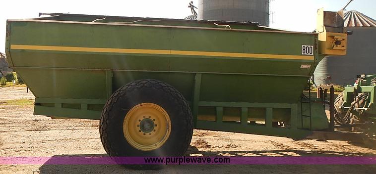 image for item J3125 Kinze 800 grain wagon