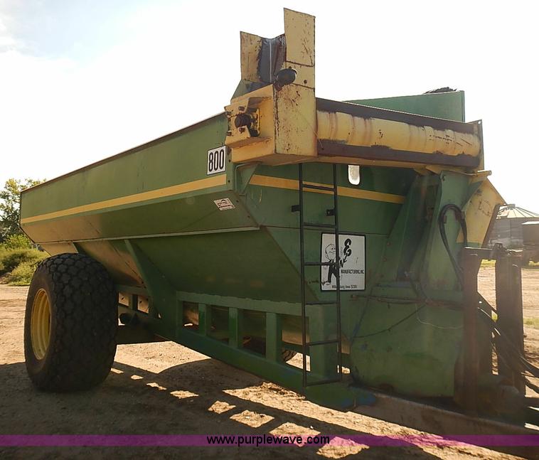 image for item J3125 Kinze 800 grain wagon