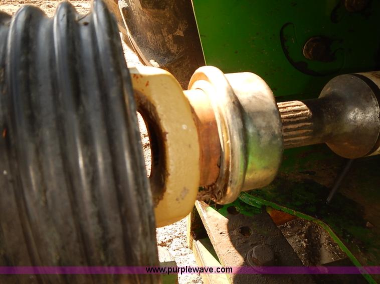 image for item J3125 Kinze 800 grain wagon