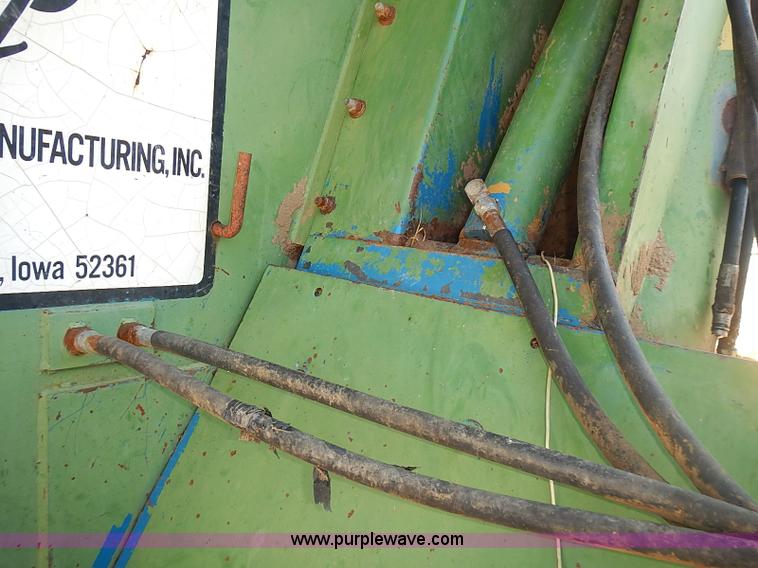 image for item J3125 Kinze 800 grain wagon