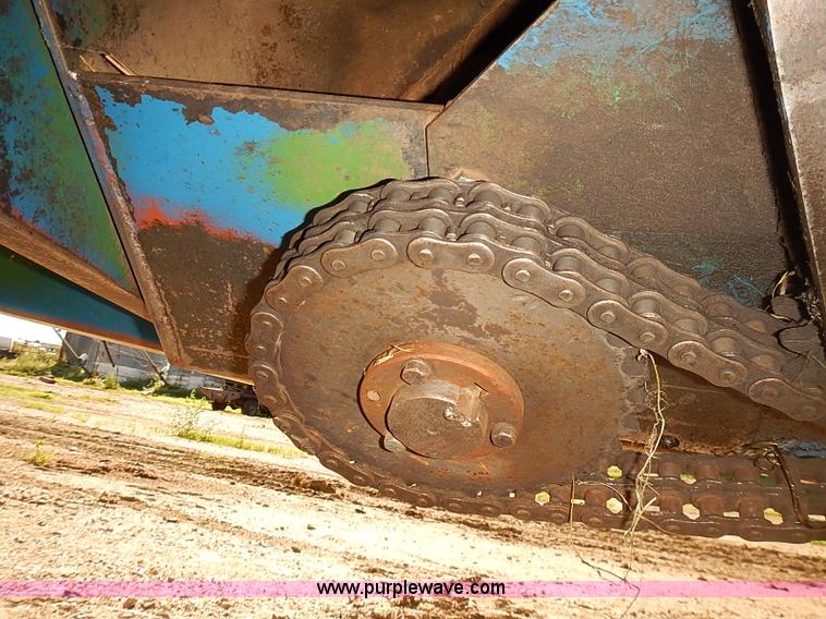 image for item J3125 Kinze 800 grain wagon