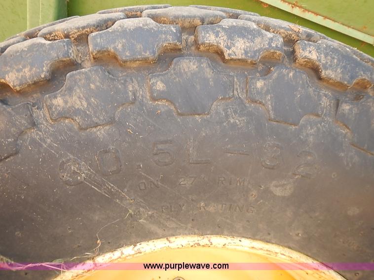 image for item J3125 Kinze 800 grain wagon