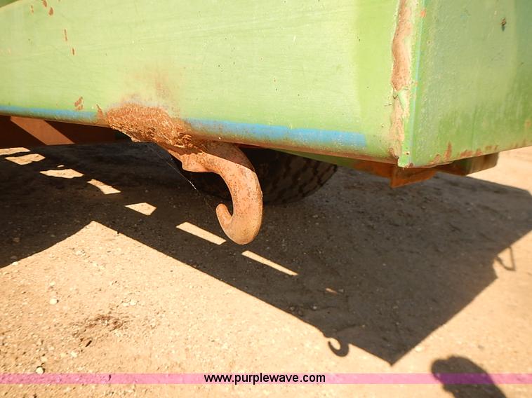 image for item J3125 Kinze 800 grain wagon