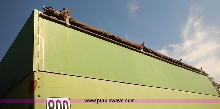 image for item J3125 Kinze 800 grain wagon