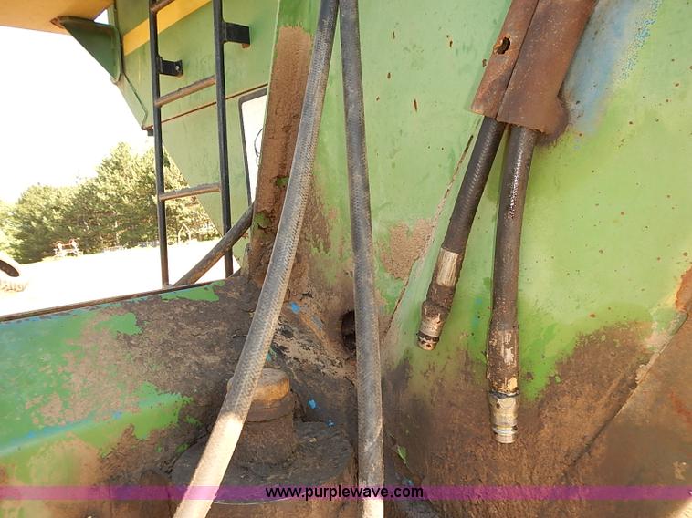 image for item J3125 Kinze 800 grain wagon