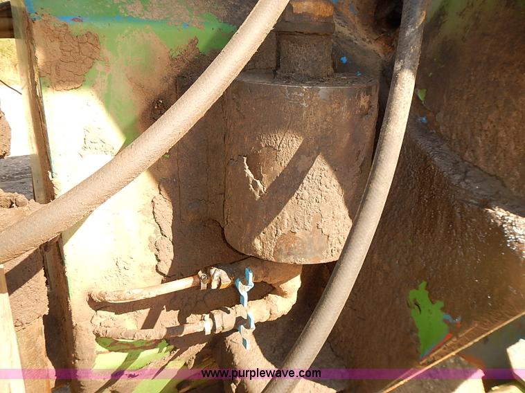 image for item J3125 Kinze 800 grain wagon