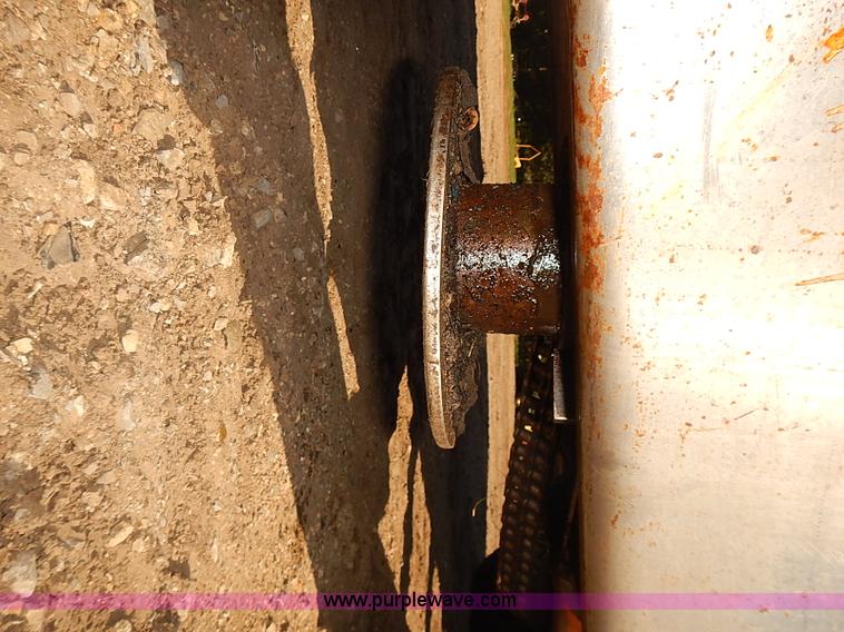 image for item J3125 Kinze 800 grain wagon