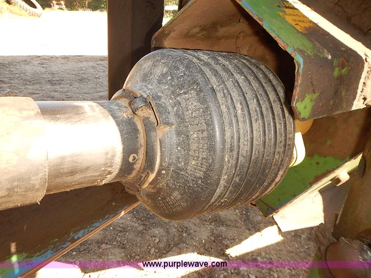 image for item J3125 Kinze 800 grain wagon