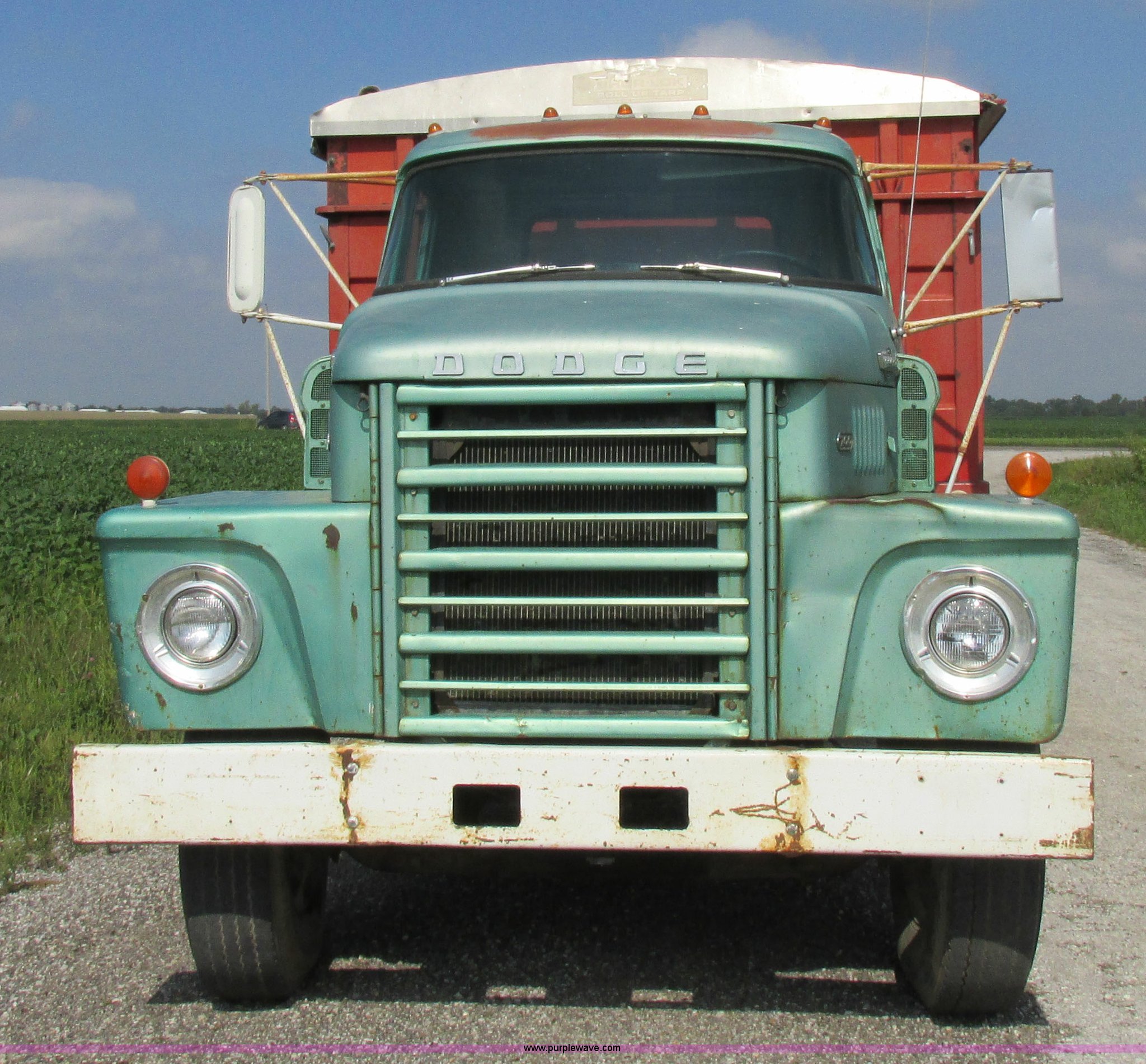 1971 Dodge 700 grain truck in Laddonia, MO Item I8947 sold Purple Wave