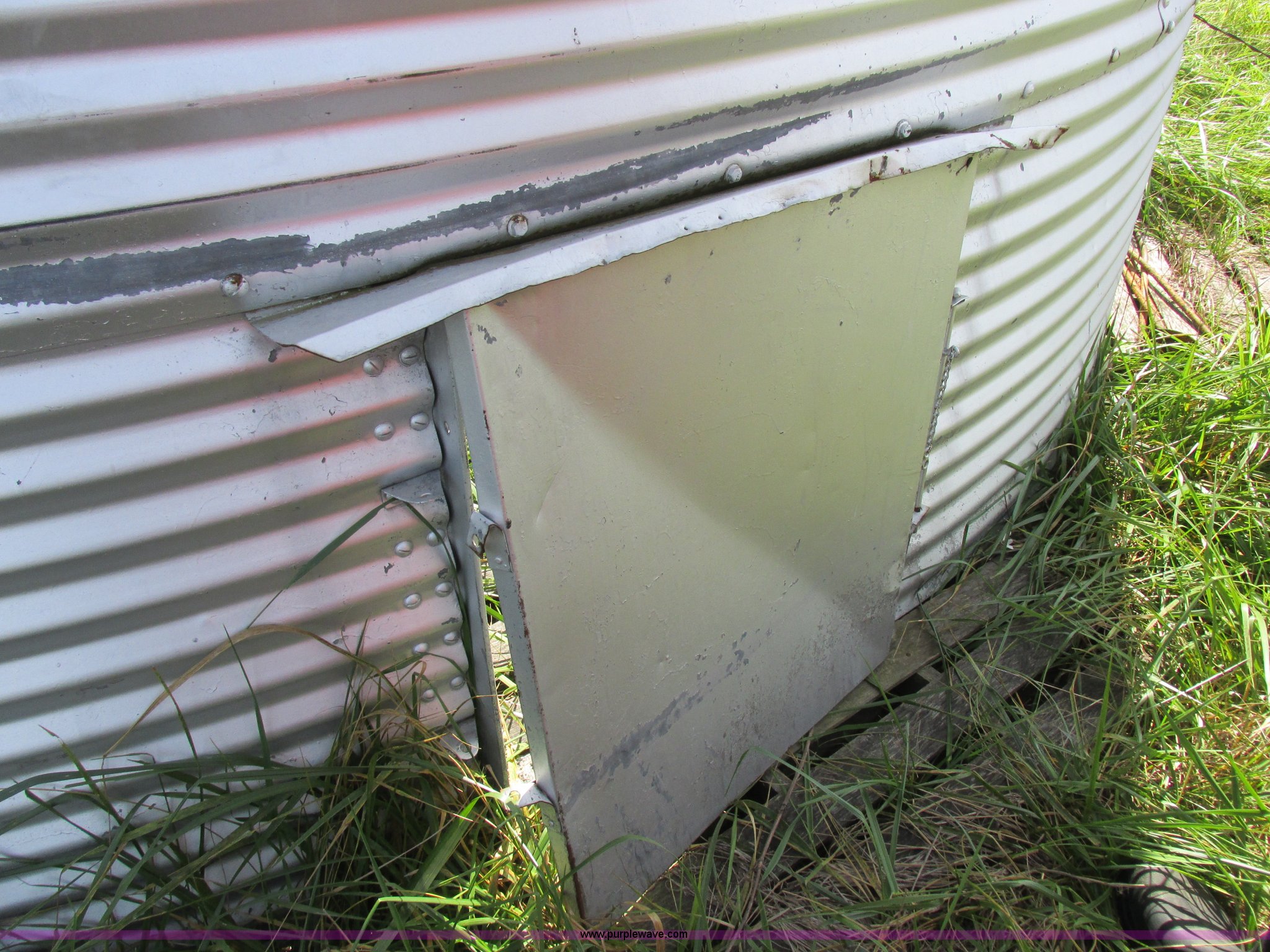 Grain bin in Laddonia, MO Item I8955 sold Purple Wave