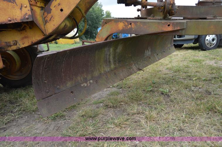 image for item AW9181 Caterpillar 212 rigid motor grader