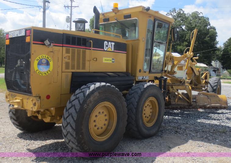 image for item D2142 2006 Caterpillar 140H VHP articulated motor grader