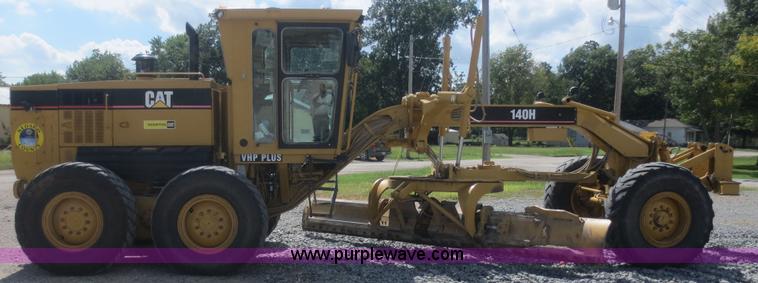 image for item D2142 2006 Caterpillar 140H VHP articulated motor grader