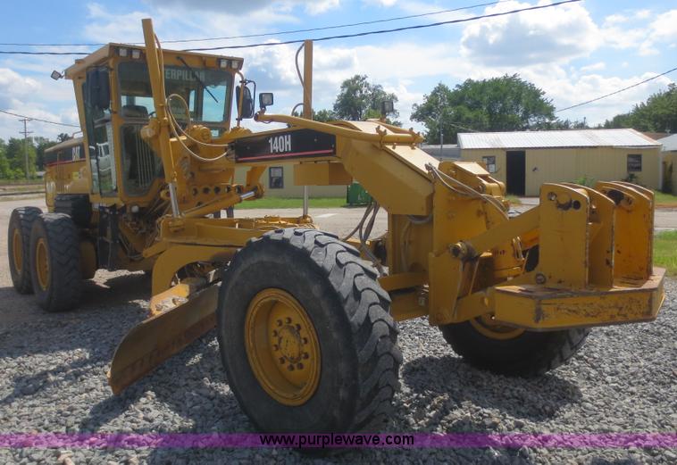 image for item D2142 2006 Caterpillar 140H VHP articulated motor grader