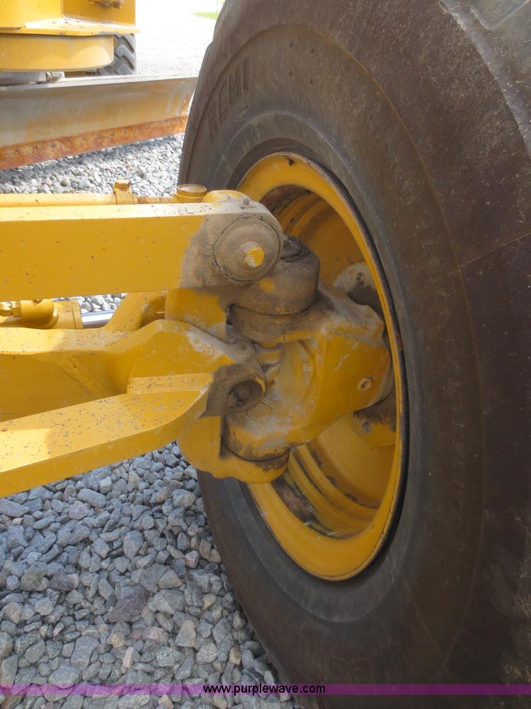 image for item D2142 2006 Caterpillar 140H VHP articulated motor grader