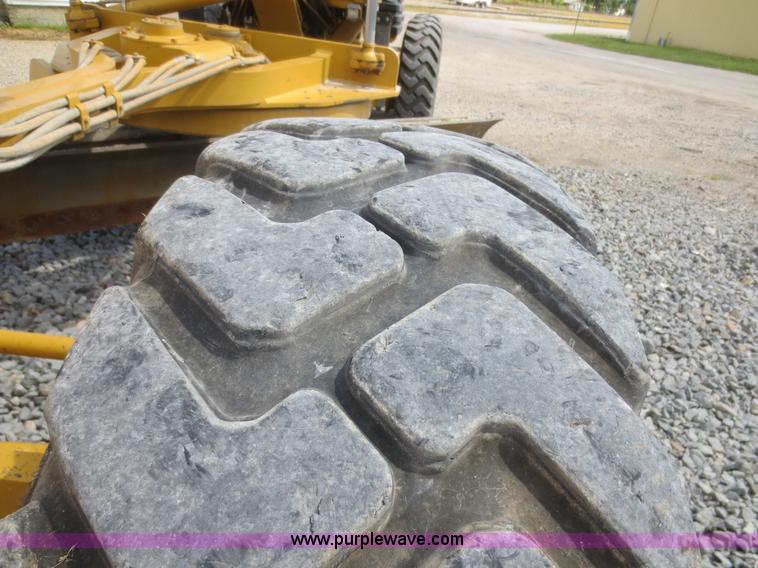 image for item D2142 2006 Caterpillar 140H VHP articulated motor grader