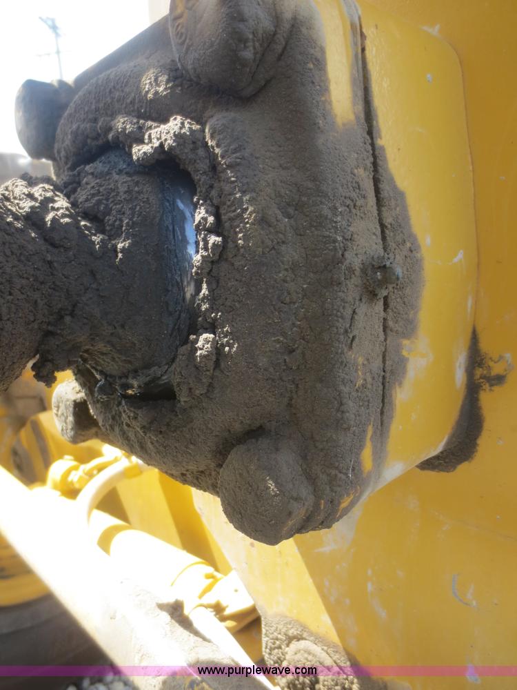 image for item D2142 2006 Caterpillar 140H VHP articulated motor grader